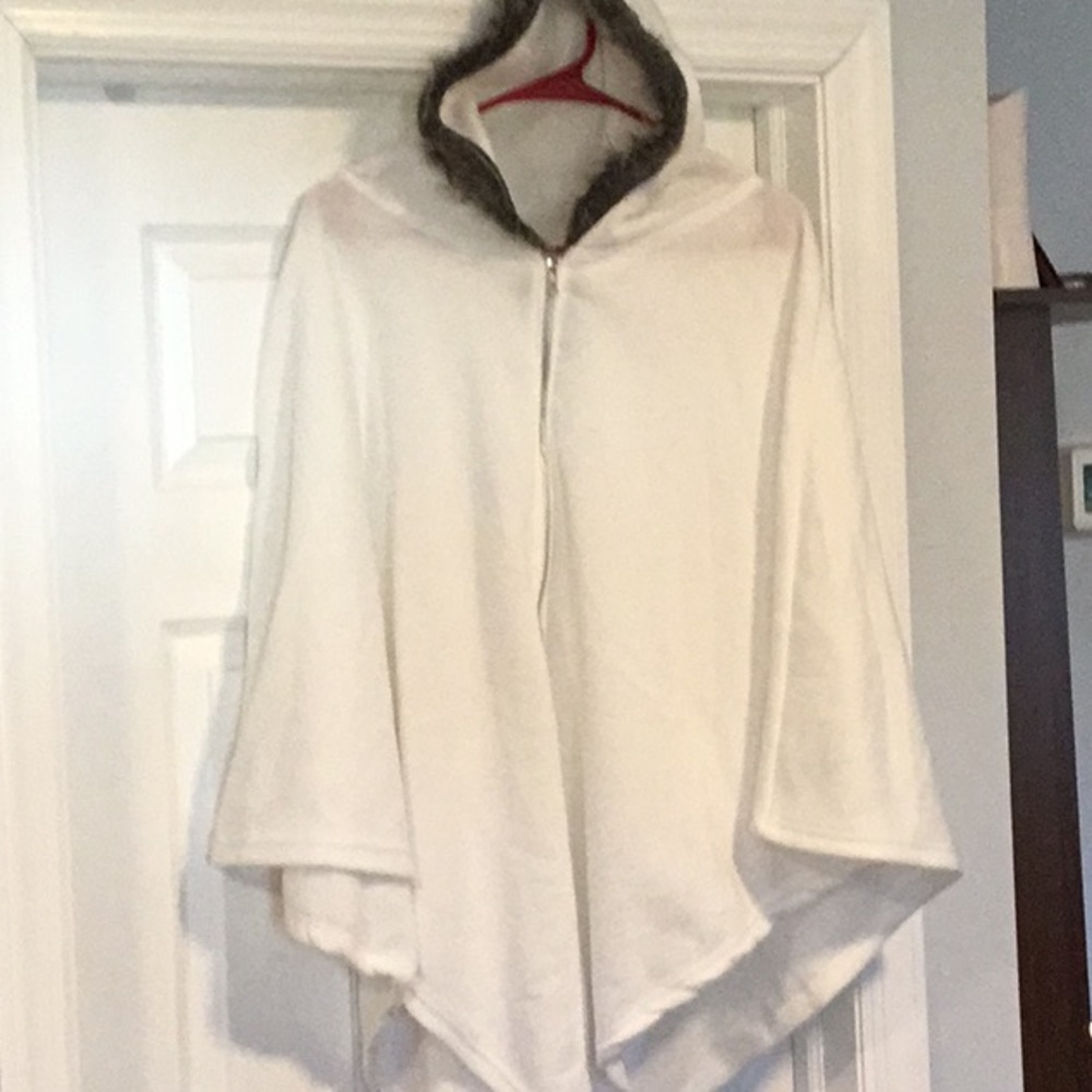 COPY - White hooked poncho